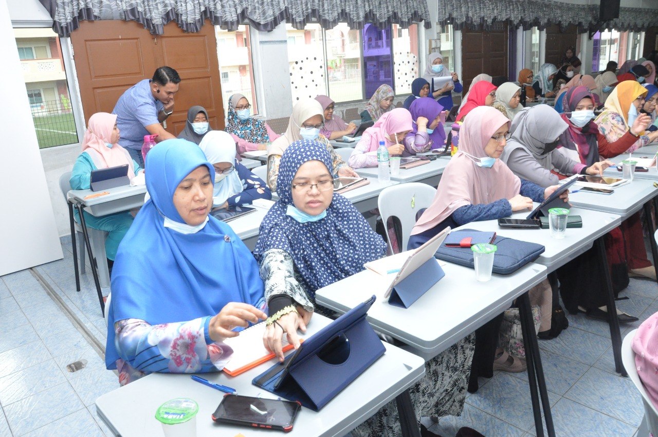 Sri Seremban early days of teacher digital upgrading workshops